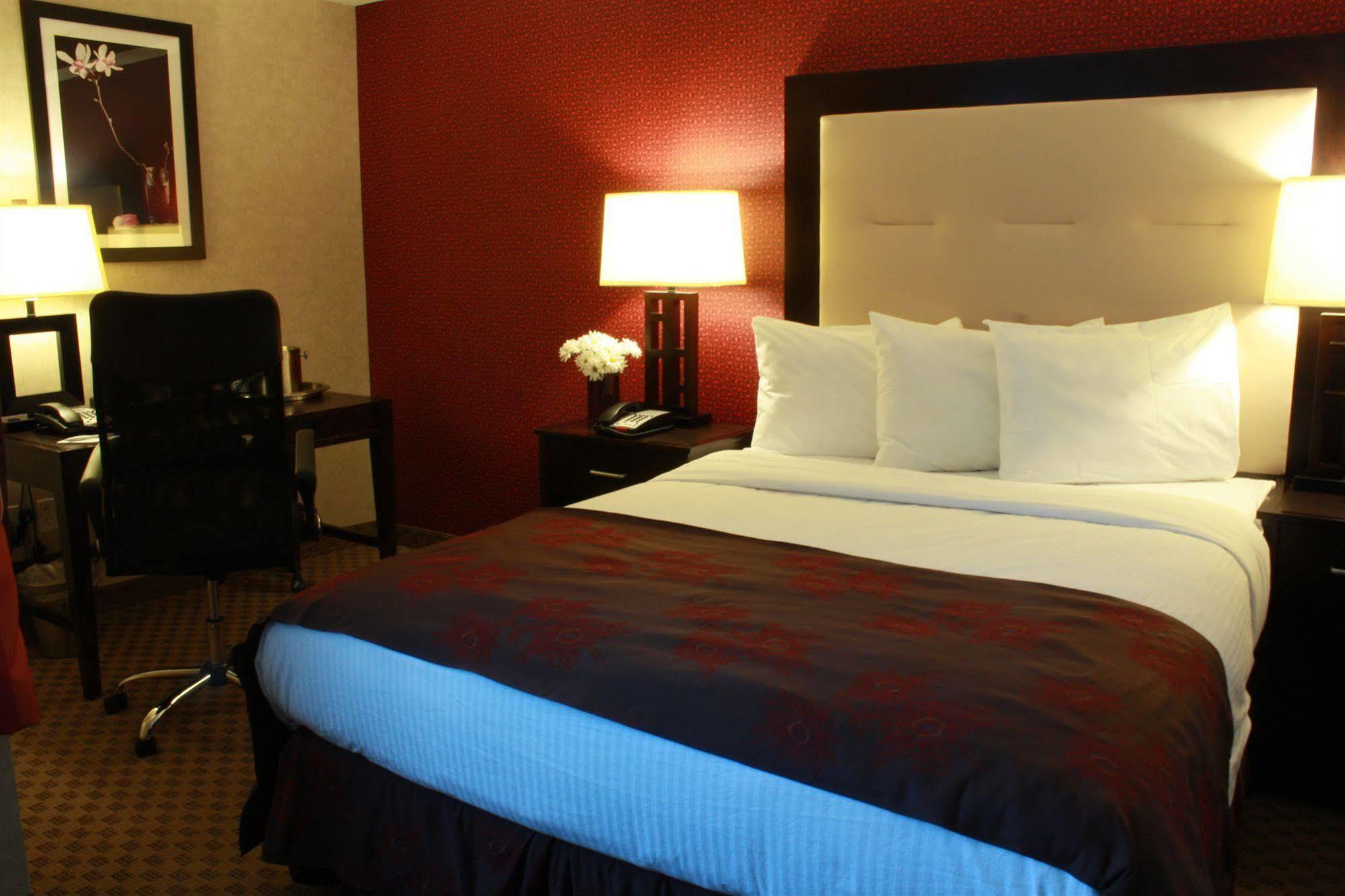 เดอะลอยด์ สแตมฟอร์ด, ทาเพสทรี คอลเล็กชั่น บาย ฮิลตัน Hotel ภายนอก รูปภาพ